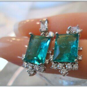 EMERALD CUSHION CUT GEMSTONE 14 K GOLD FILLING DROP LADIES EARRING